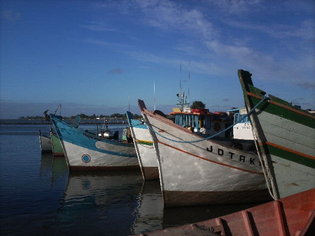 Foto 1 - Vendo barco de pesca com licença de emlha