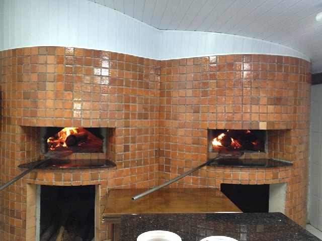 Foto 1 - Construo de forno a lenha
